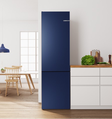 Холодильник со сменными цветными панелями Bosch KGN39IJ31R
